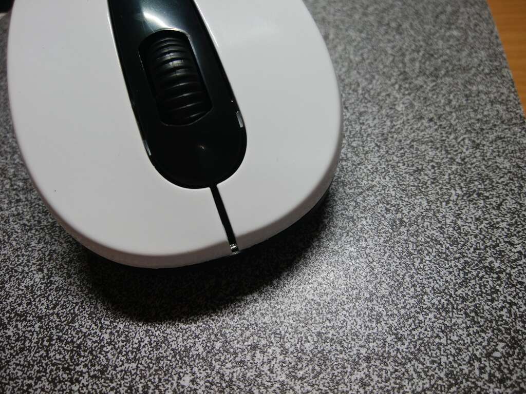 ダイソー 300 円 ワイヤレスマウス ツートーン & キャンドゥ マウスパッド 正方形 レビュー